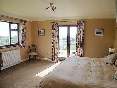 Ewelands House 서스크